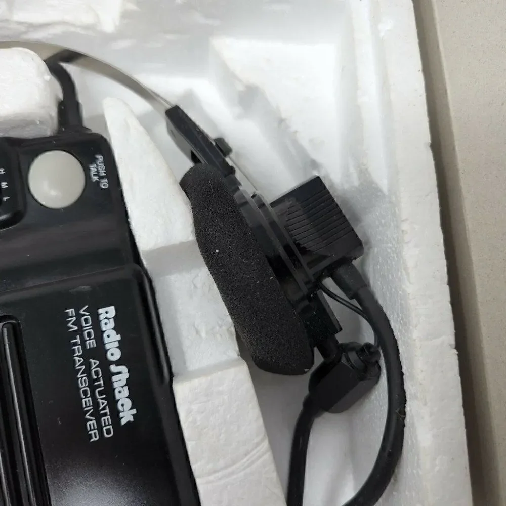 VINTAGE RADIO SHACK HANDS FREE WALKIE TALKIE HEADSET TRC-506 SET OF 2 TESTED - Picture 4 of 9